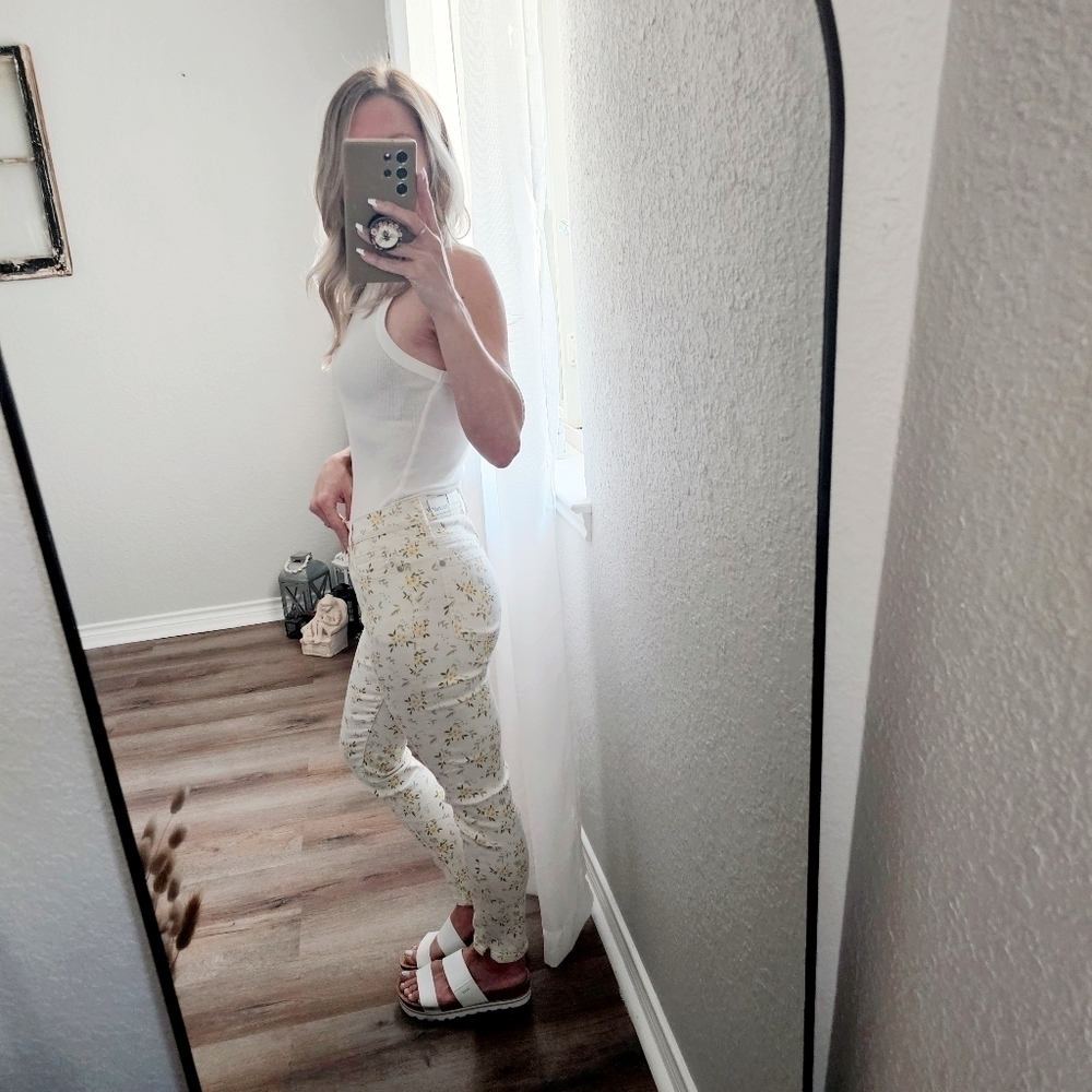Judy Blue Mid Rise Wildflower Split Hem Skinny Jeans Stretch Neutral Various NEW - Picture 6 of 15